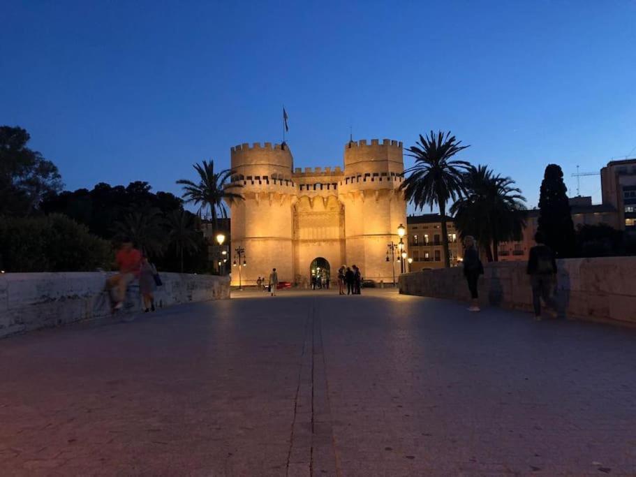 شقة Loft Con Estilo Y Terraza En Centro Historico فالنسيا المظهر الخارجي الصورة